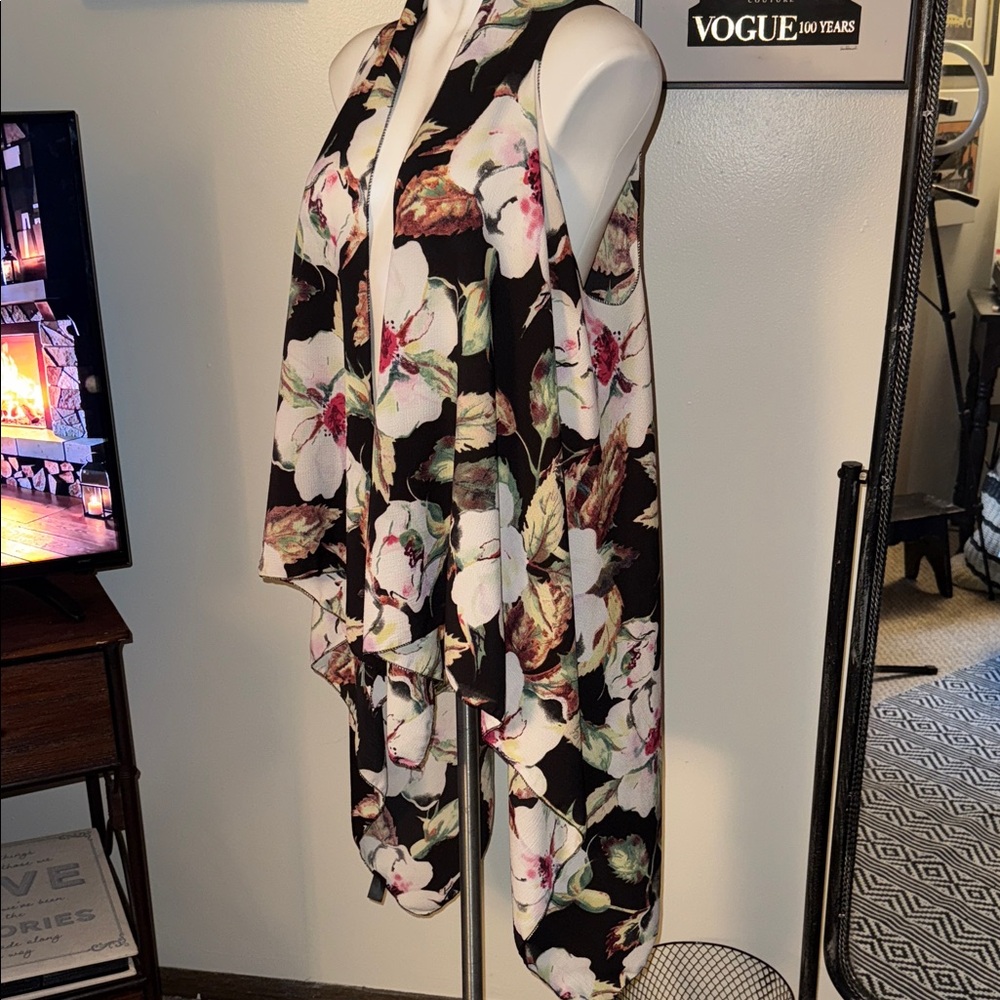 Black Floral Waterfall Vest - Picture 2 of 5